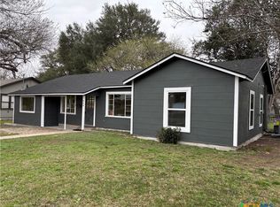 964 E Mountain St, Seguin, TX 78155