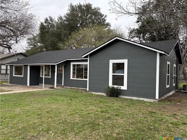 964 E Mountain St, Seguin, TX 78155