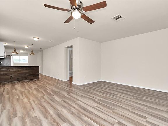 3rd image of 915 Eleanor St Unit A
