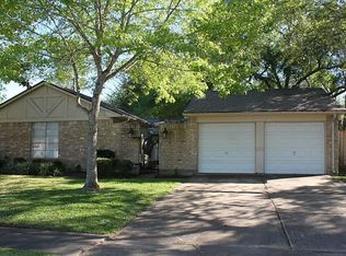 510 Point Clear Dr, Friendswood, TX 77546