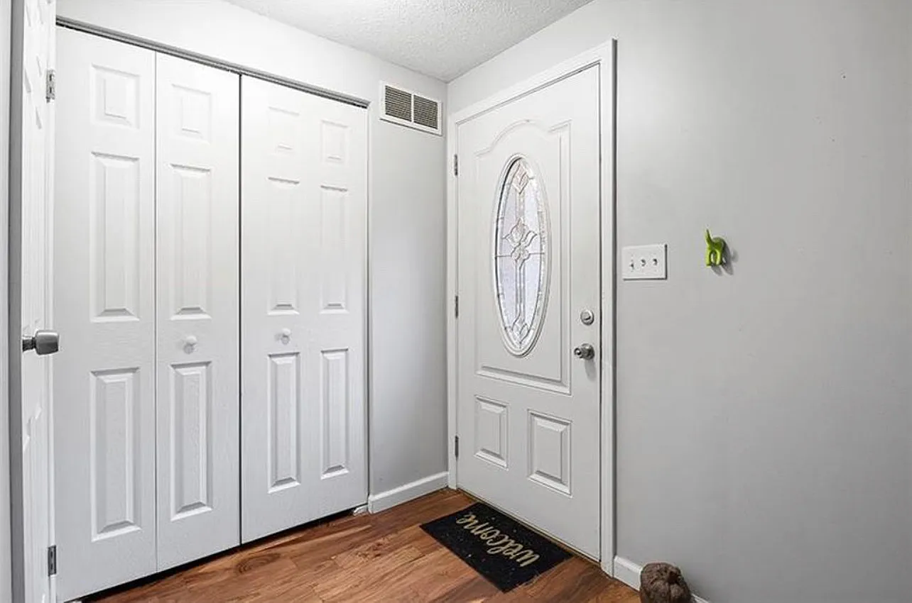 4 bed, 1344 sqft, $2,400 — Photo 4