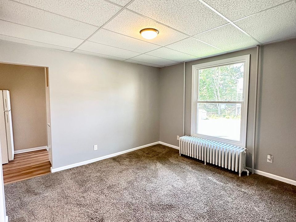 1st image of 476 Pawling Ave Unit 1