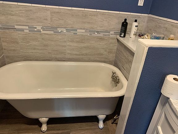 tub doesn’t convey with hm. 