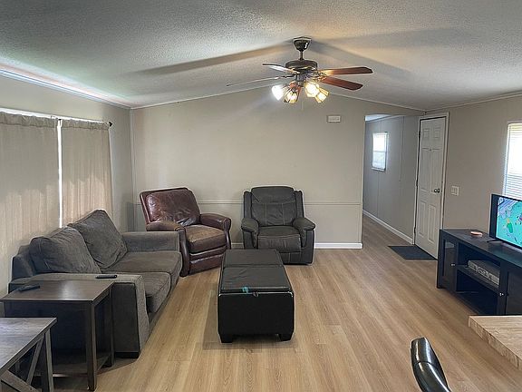 2nd image of 3322 Kennedy Ln