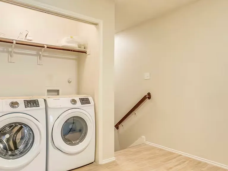 1138 Jamie Dr — Photo 5
