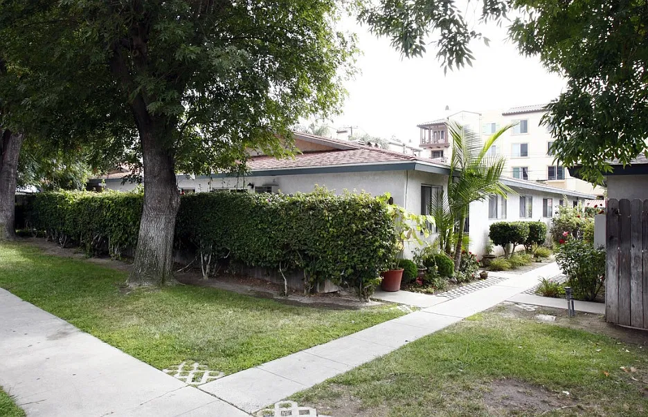 2 bed, 950 sqft, $2,395 — Photo 2