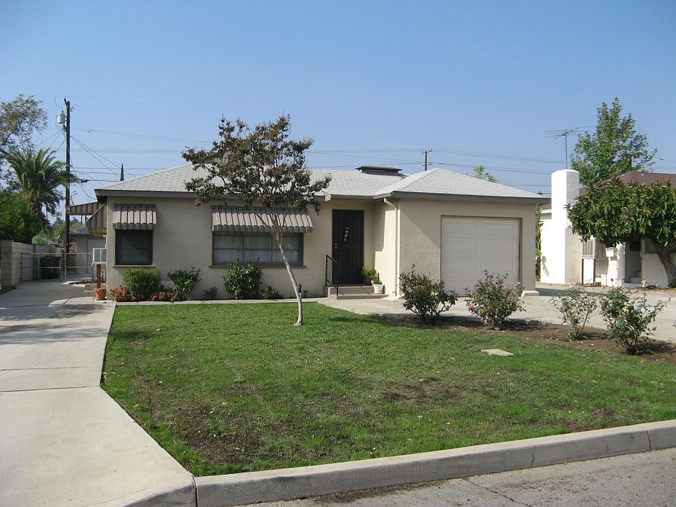 Front of home, 1 car attached garage