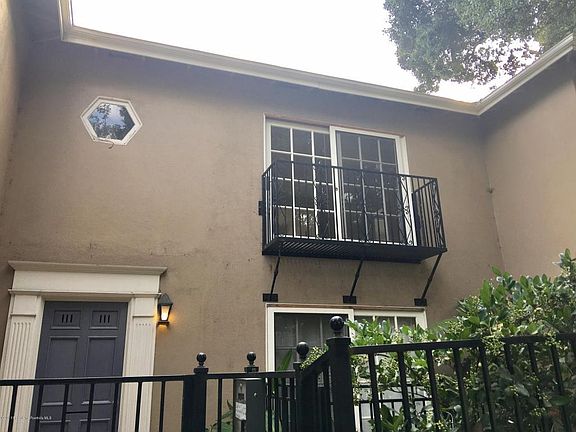 3rd image of 959 N Los Robles Ave APT D
