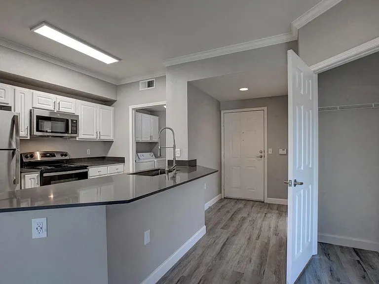 Broadleaf Apartments — Photo 72