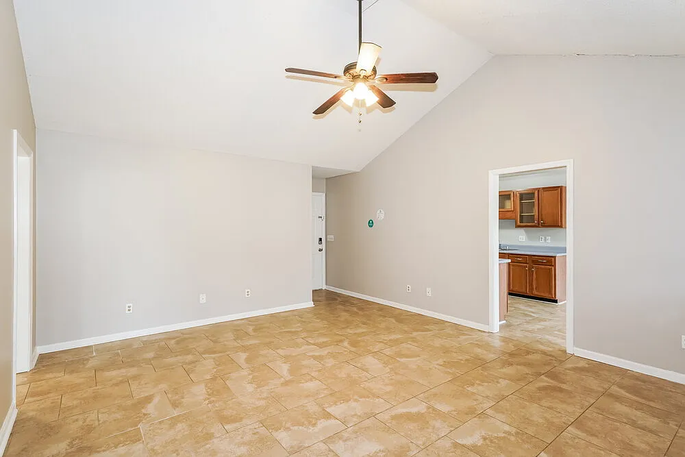 3 bed, 2.0 bath, 1600 sqft, $1,995 — Photo 4