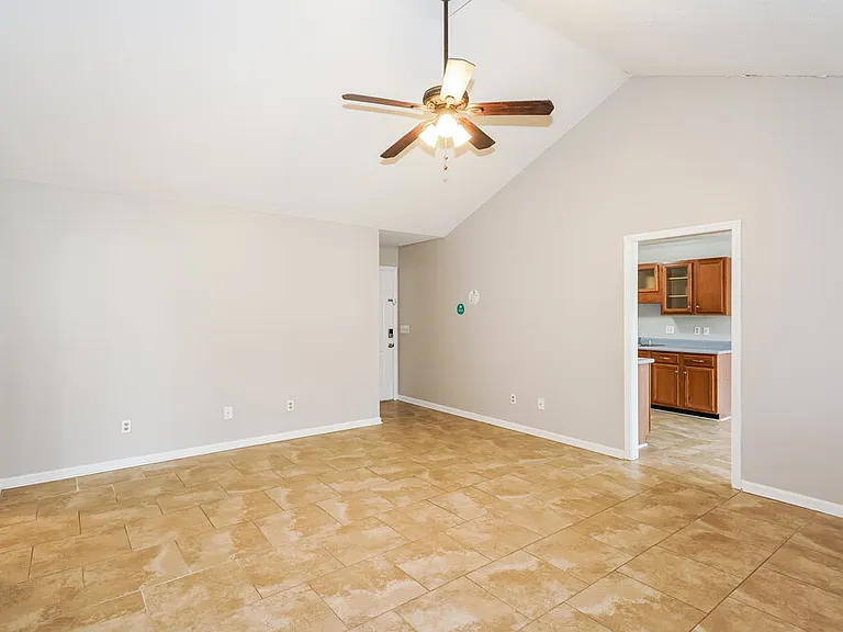 206 Sierra Dr — Photo 4
