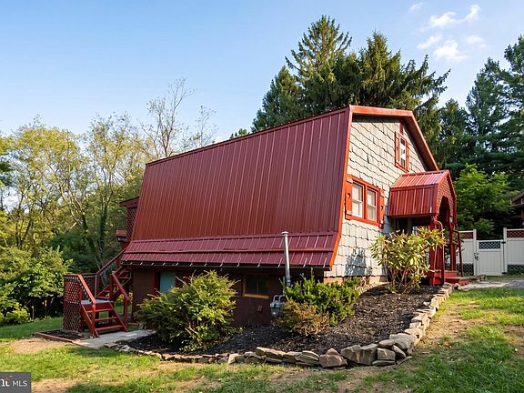4th image of 619 Hotel Rd