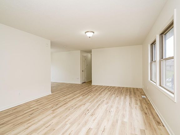 3rd image of 5317 Villa Ct