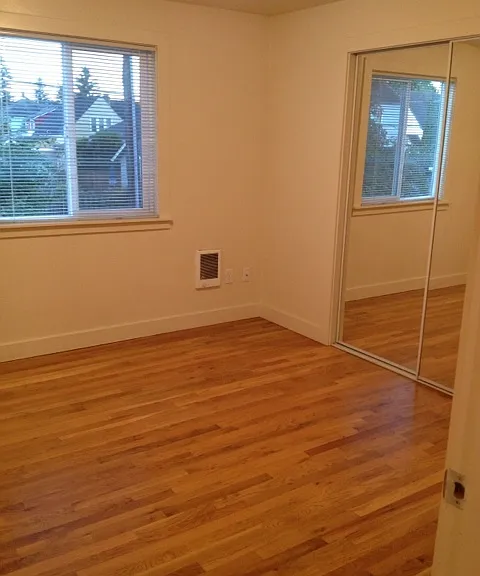 Ainsworth — Photo 25
