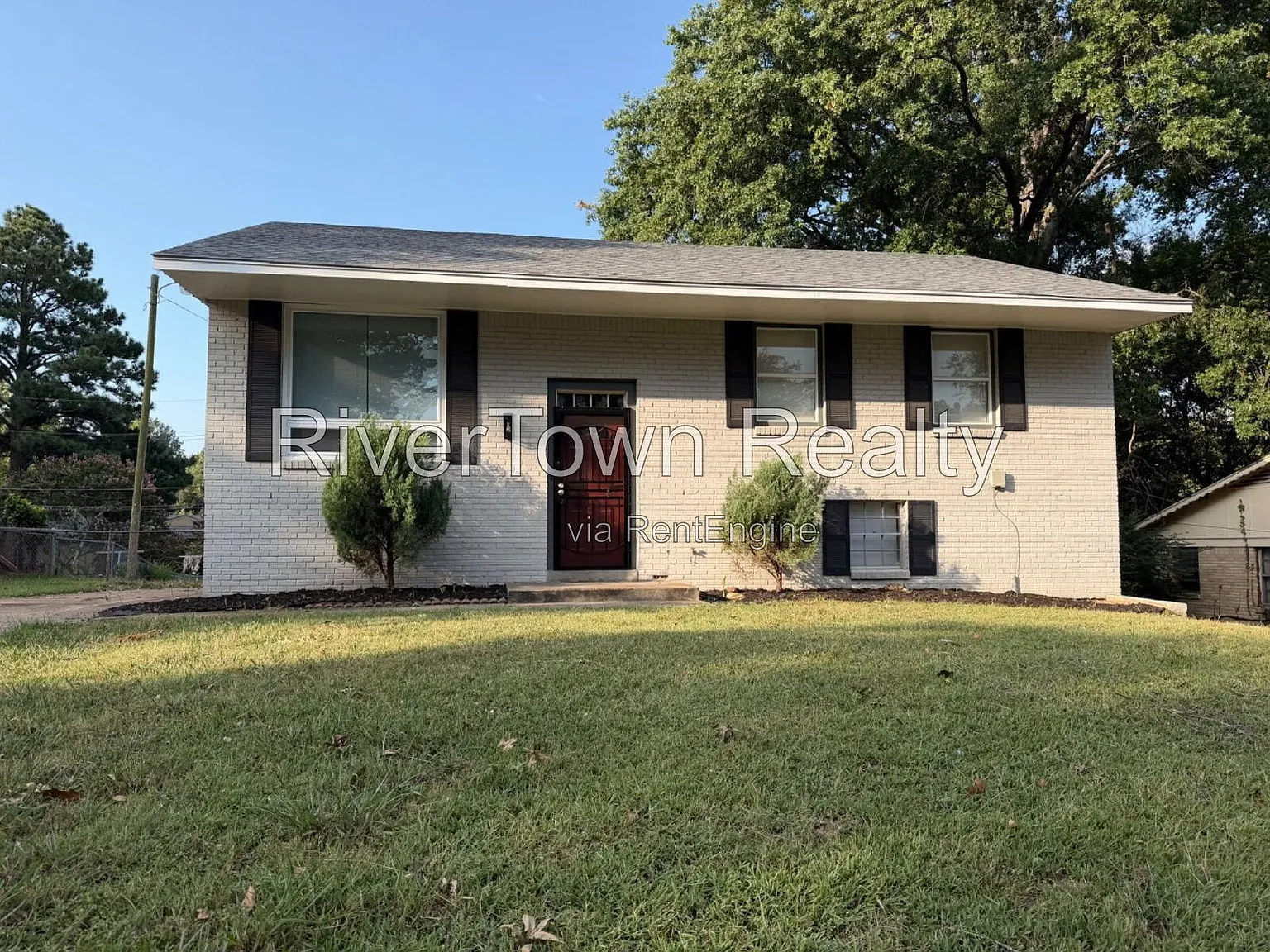 5 bed, 2.5 bath, 2028 sqft, $1,595 — Photo 1