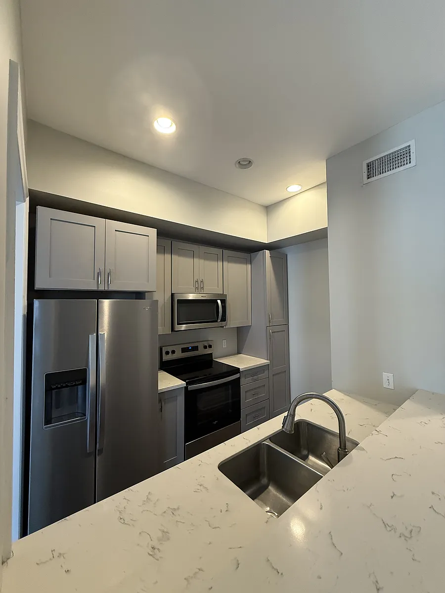 Building Photo - 2041 S Chippewa St #2041