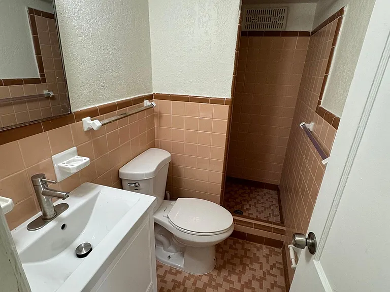 600 Riverview Blvd #6 — Photo 10