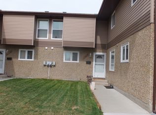 17034 100th St NW, Edmonton, AB T5X5E1