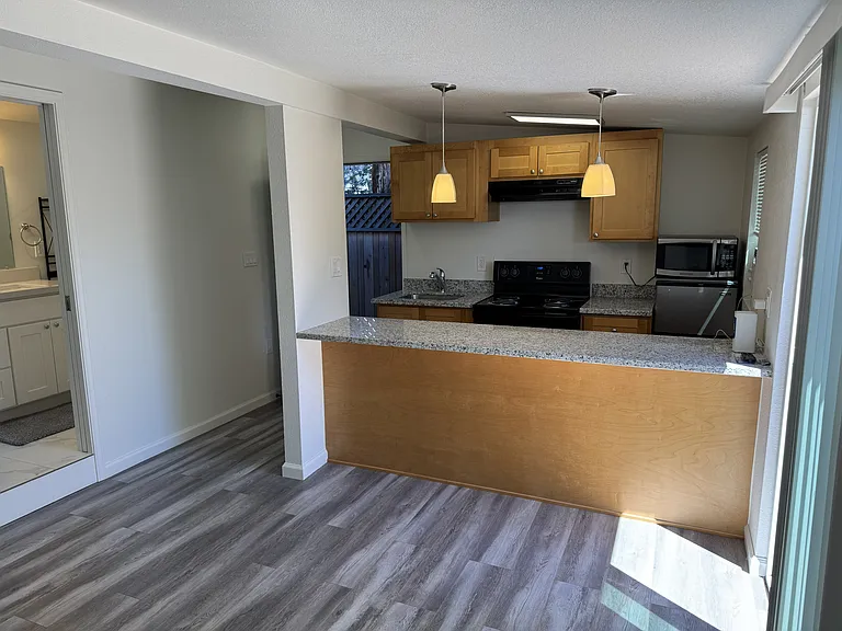 412 N Central Ave #B — Photo 4