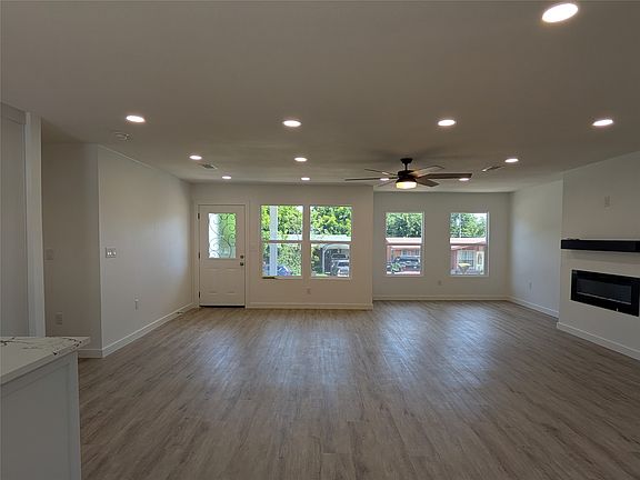 5th image of 1337 Adelaide Dr