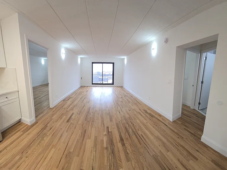 143-51 Roosevelt Ave #5A — Photo 2
