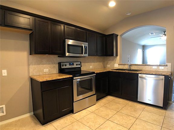 5th image of 807 Alamo Plaza Dr