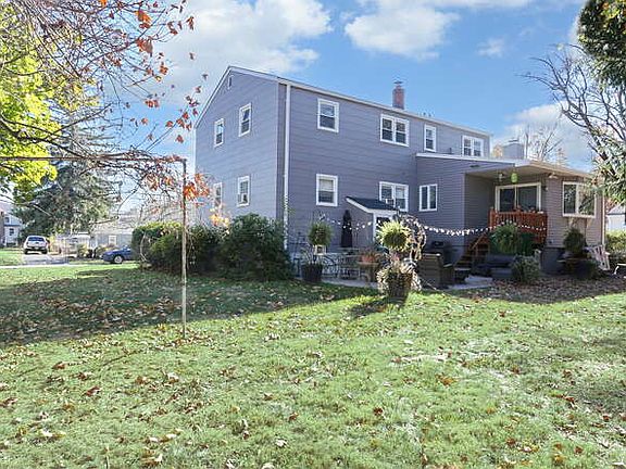 Front and Side use of yard