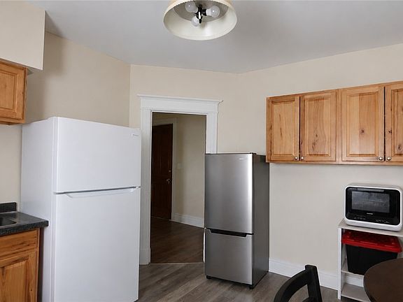 3rd image of 37 Hallenbeck Ave