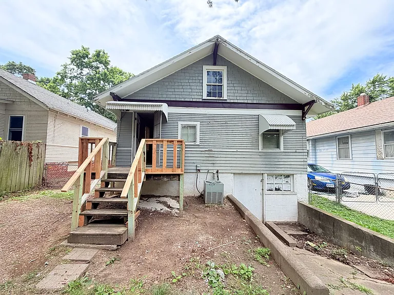 1217 N Spring St — Photo 11