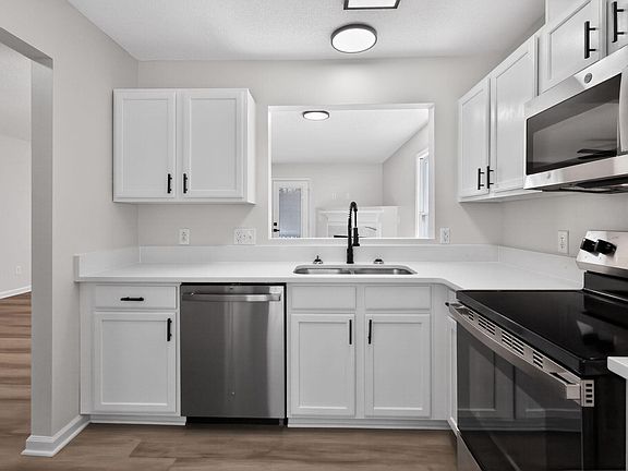 5th image of 1600 Oakland Hills Way