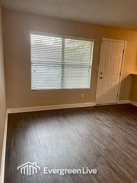3 bed, 2.0 bath, 1758 sqft, $1,745 — Photo 4