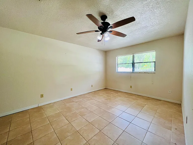 4641 Debbie Ln — Photo 6