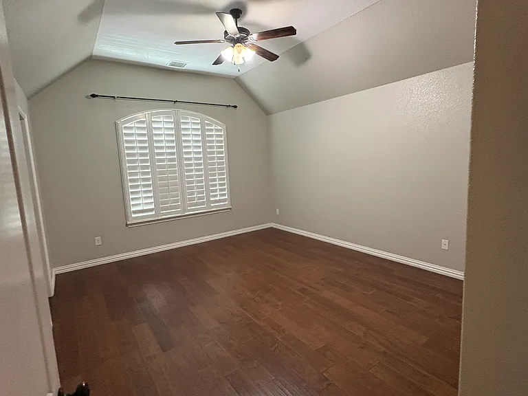 Masterbedroom now with wood floors no carpet.