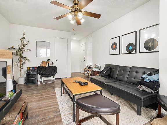5th image of 2409 Leon St APT 307