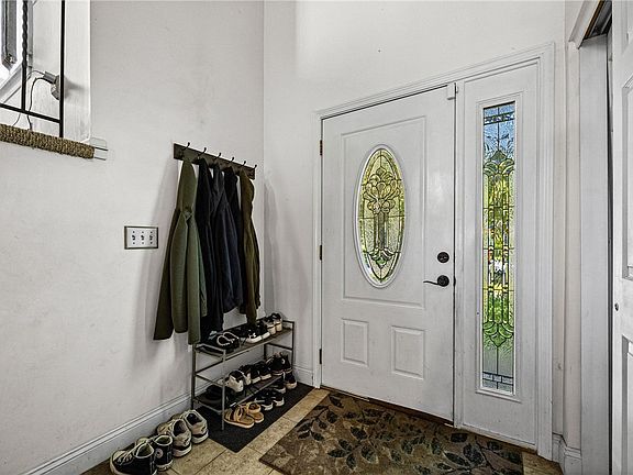 5th image of 8 Kinmont Dr