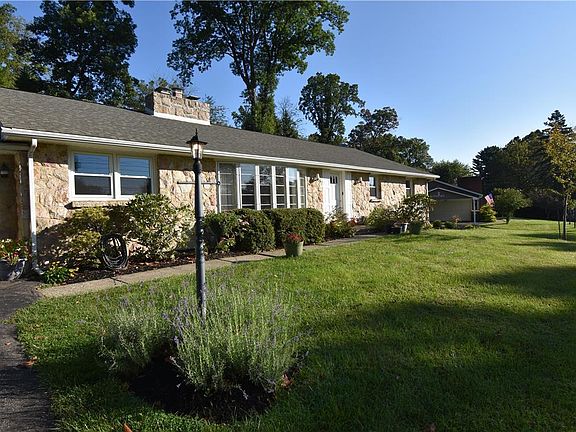 2nd image of 3585 Southwood Dr