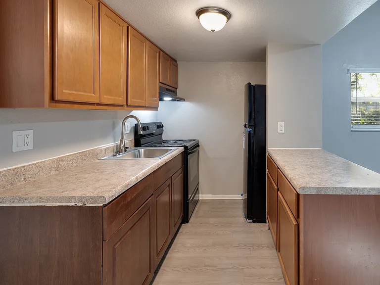 Woodside Villas Apartments — Photo 7