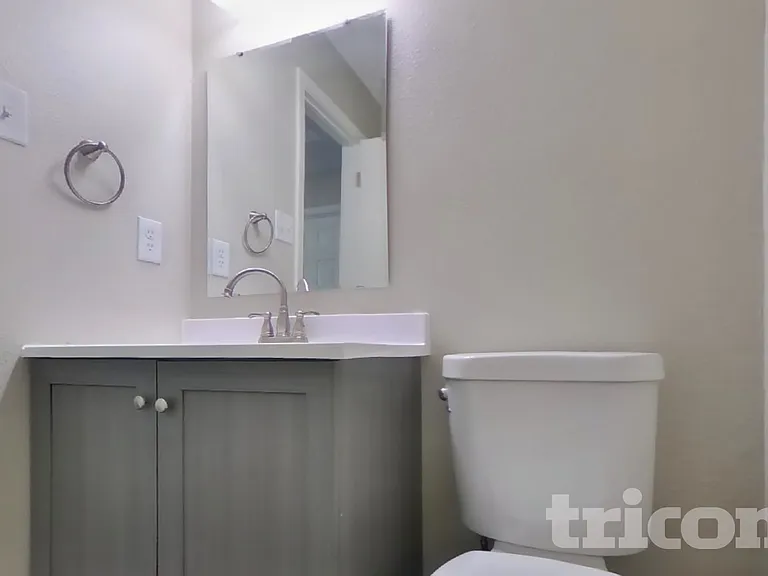 4525 Connaught East Dr — Photo 13