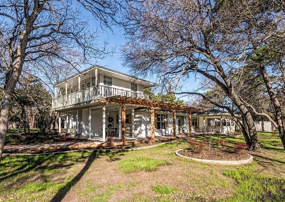 1st image of 218 Rainbow Dr