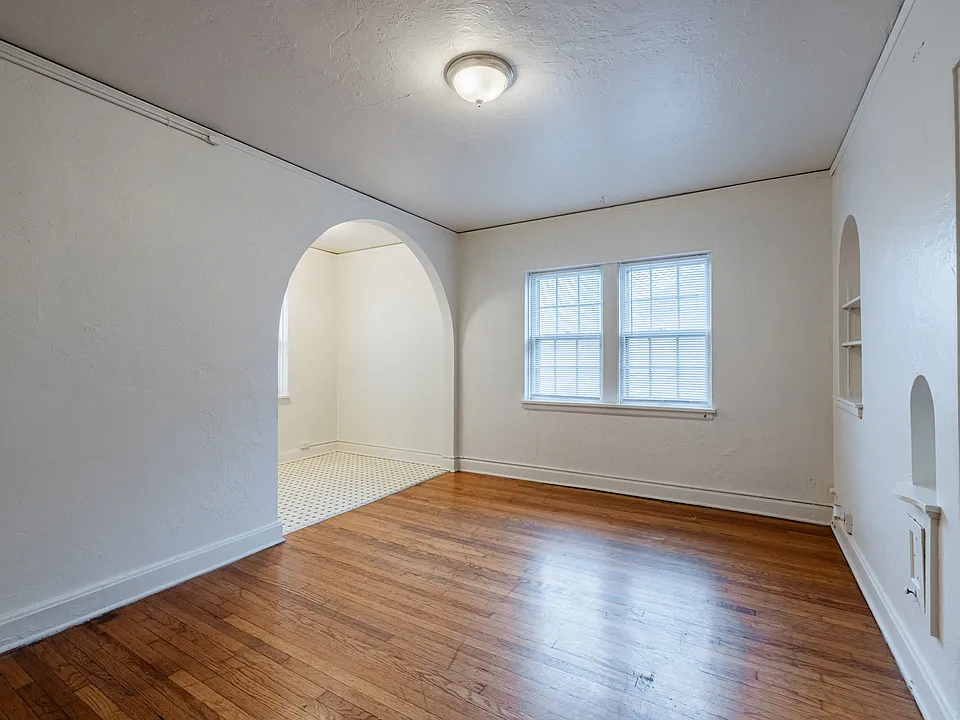 1403 E St #202