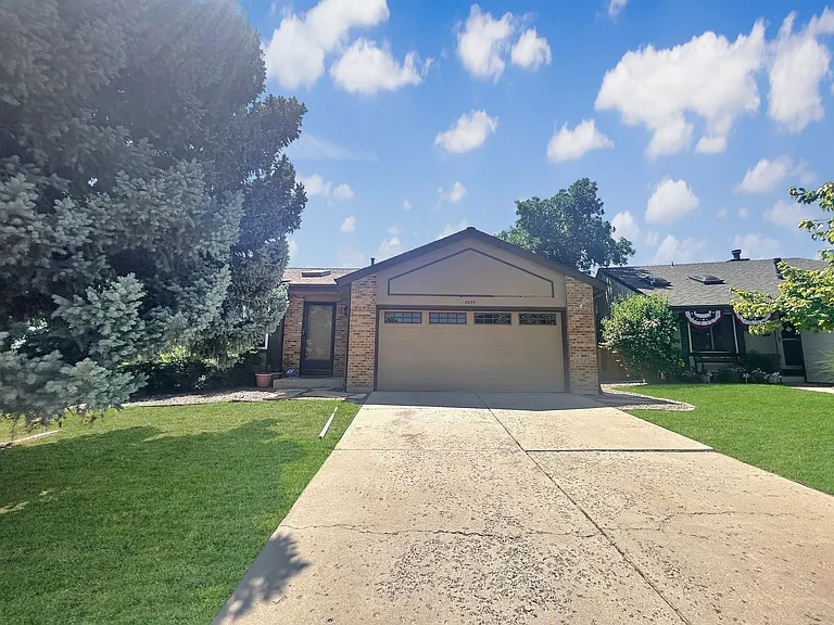 8059 S Johnson Ct — Photo 2