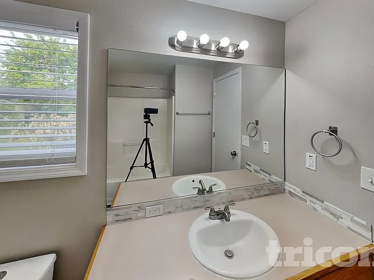 3402 NE 165th Ave — Photo 10