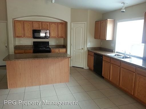 5th image of 4216 S 103rd Ln