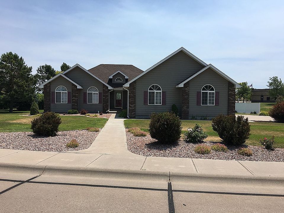Spacious corner lot