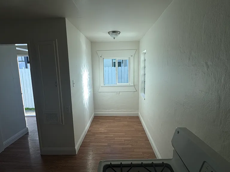 1033 Estudillo St — Photo 7