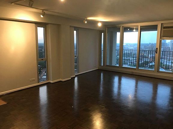 2nd image of 1960 N Lincoln Park W APT 2603