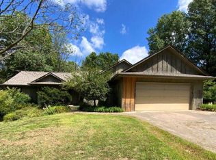 10701 E Bozarth Ln, Columbia, MO 65201