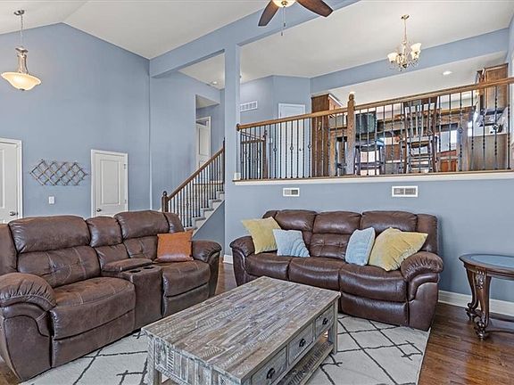 5th image of 2802 E Locust Ct