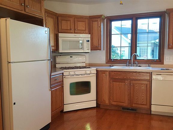 2nd image of 324 Mount Vernon Dr