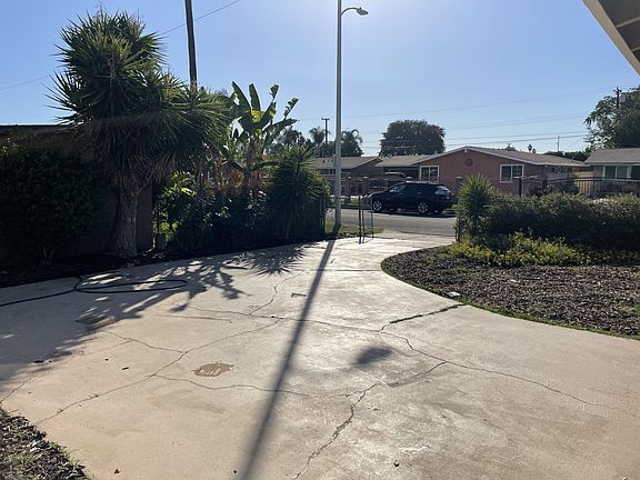2nd image of 1060 Del Valle Ave